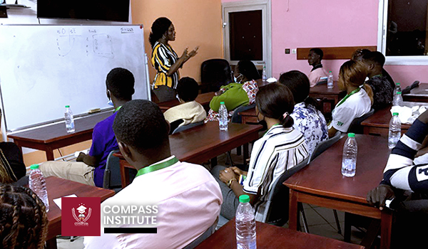 Salle de formation au centre Compass Institute.